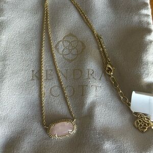 Kendra Scott Luxe Elisa Necklace
Rose Quartz Stone
Gold Hardware
New with Tags